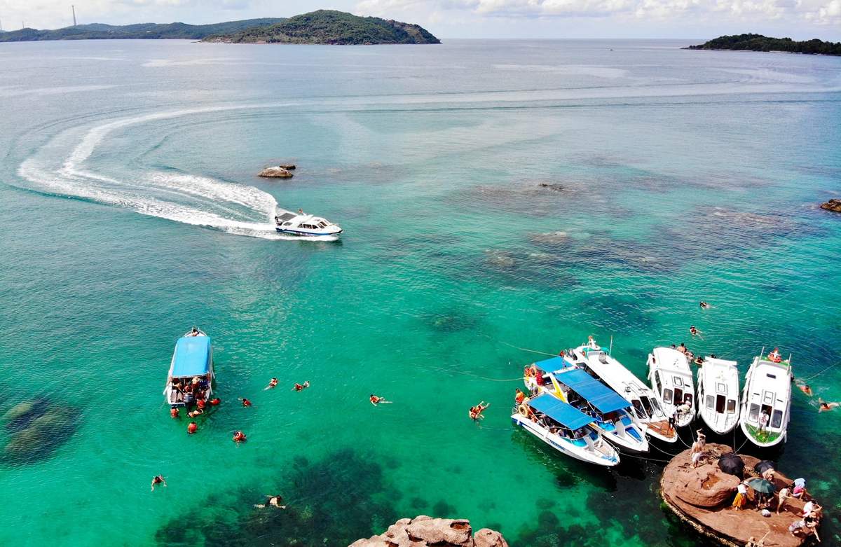 Cano khám phá Nam Đảo – Hòn Bườm – Hòn Gầm Ghì – Hòn Mây Rút Trong – Ngắm San Hô – Bãi Sao – Chùa Hộ Quốc – Di tích Nhà Tù – Vinwonders