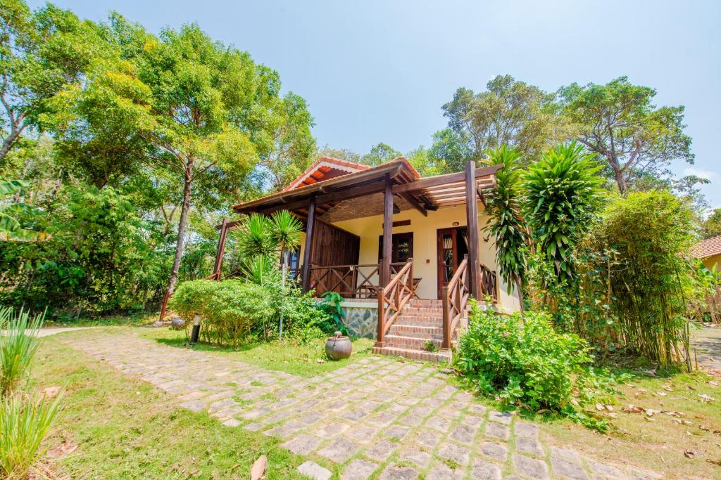 Sup Bungalow Garden View