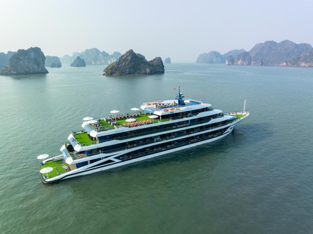  M'Gloria Cruise by HAG 10 