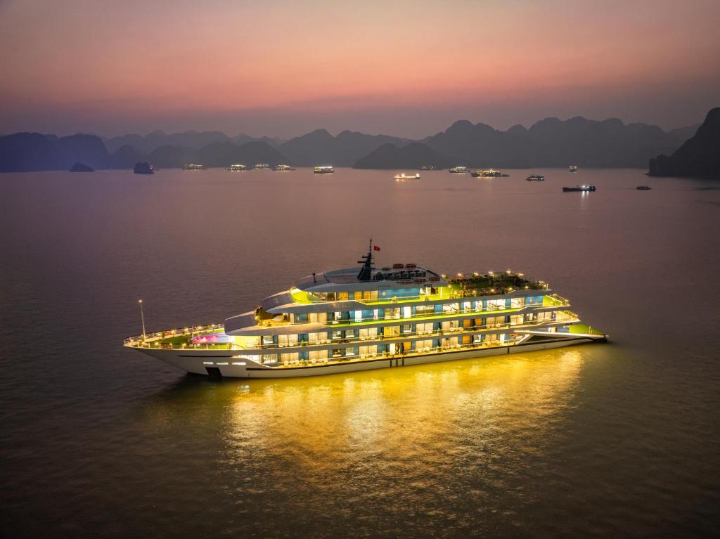  M'Gloria Cruise by HAG 30 