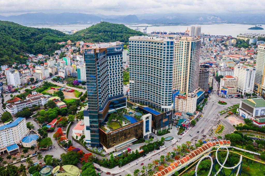  Muong Thanh Luxury Ha Long Centre Hotel 5 