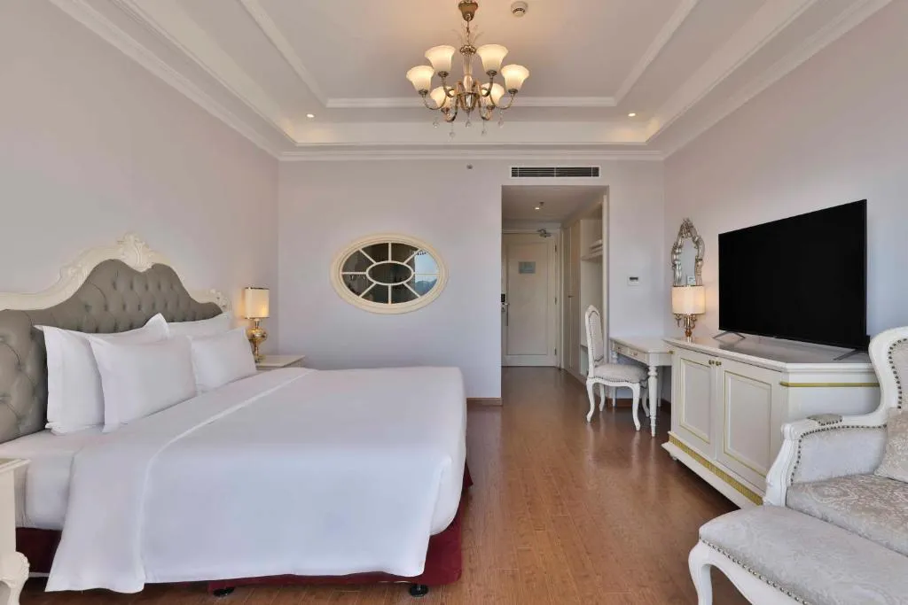  Phòng Deluxe có giường cỡ King và tầm nhìn ra biển 4 