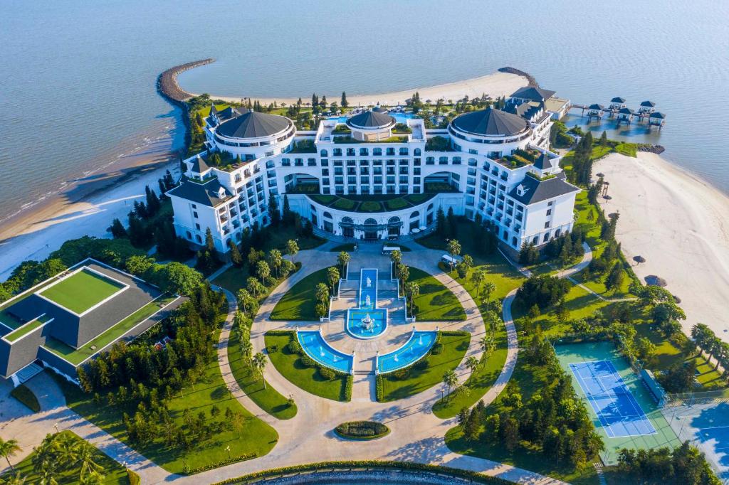  Vinpearl Resort & Spa Hạ Long 3 