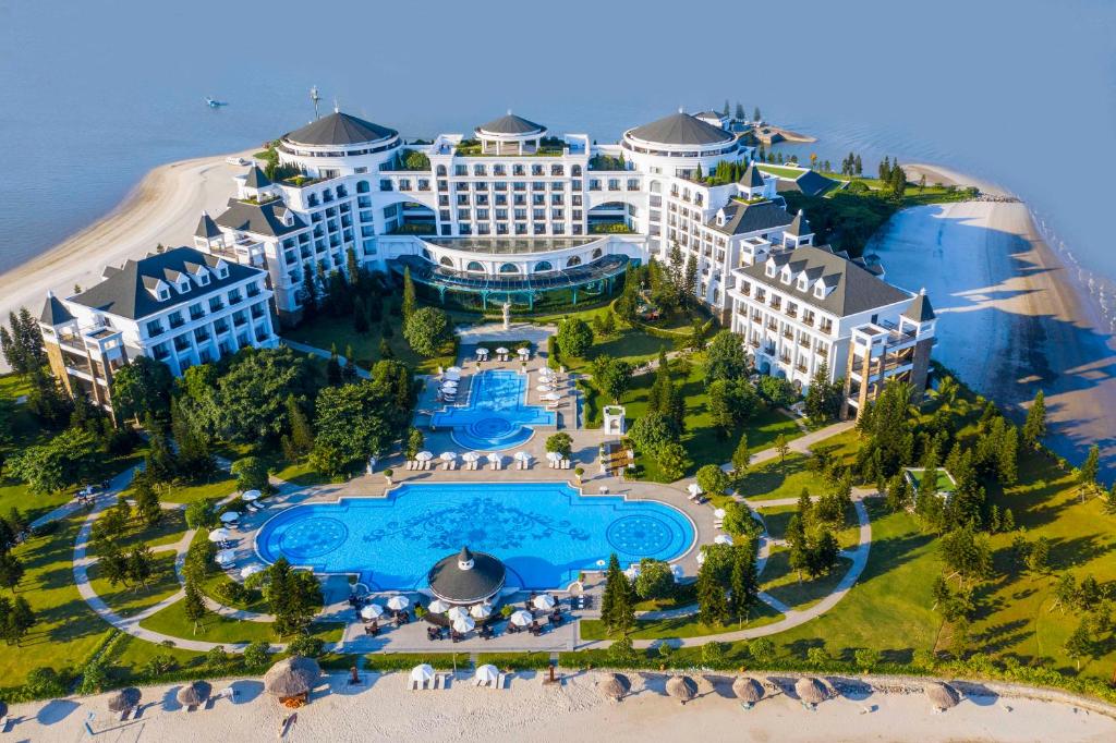  Vinpearl Resort & Spa Hạ Long 4 