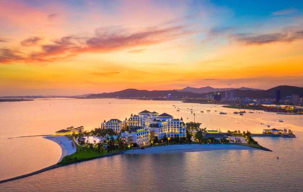  Vinpearl Resort & Spa Hạ Long 32 