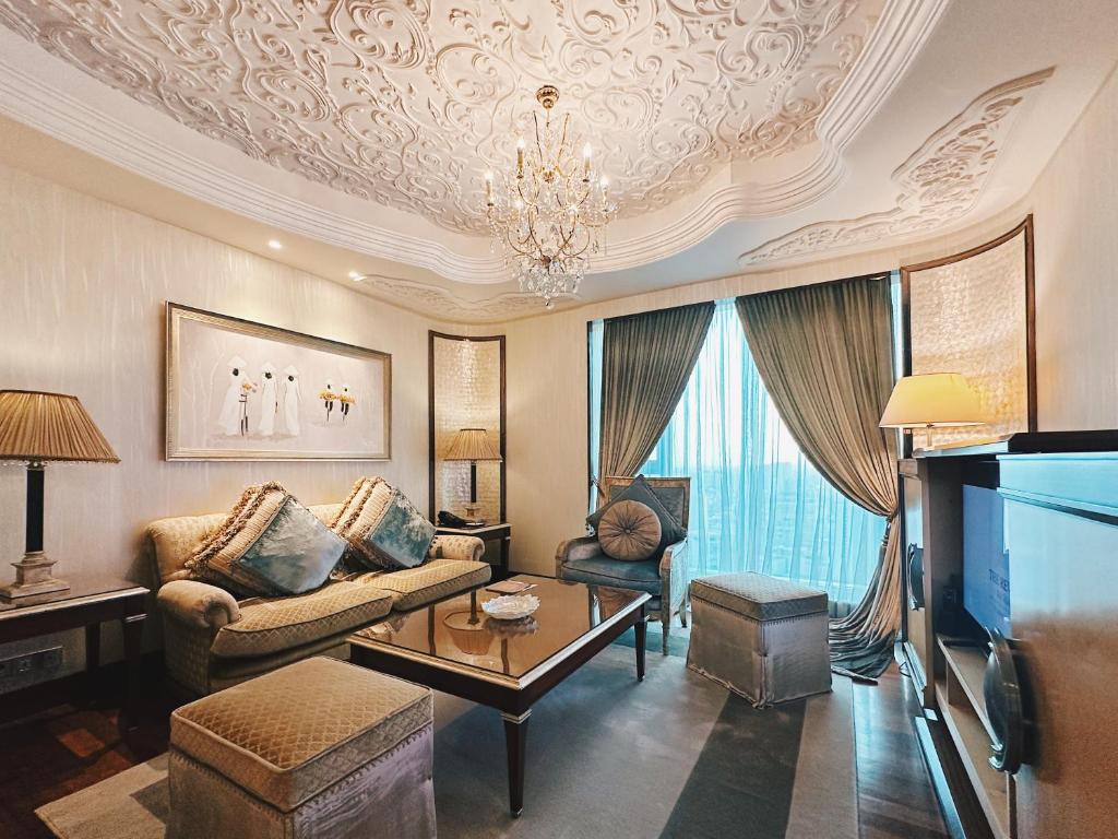  Executive Suite 2 