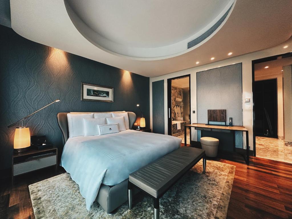  Executive Suite 4 