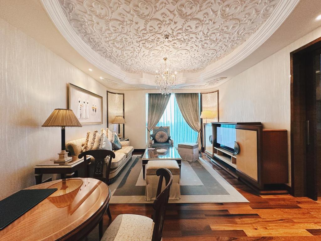  Executive Suite 5 