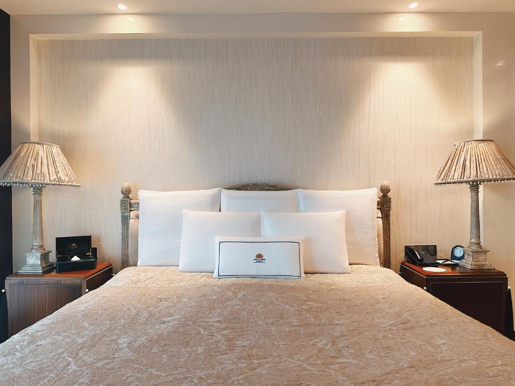  Executive Suite 9 