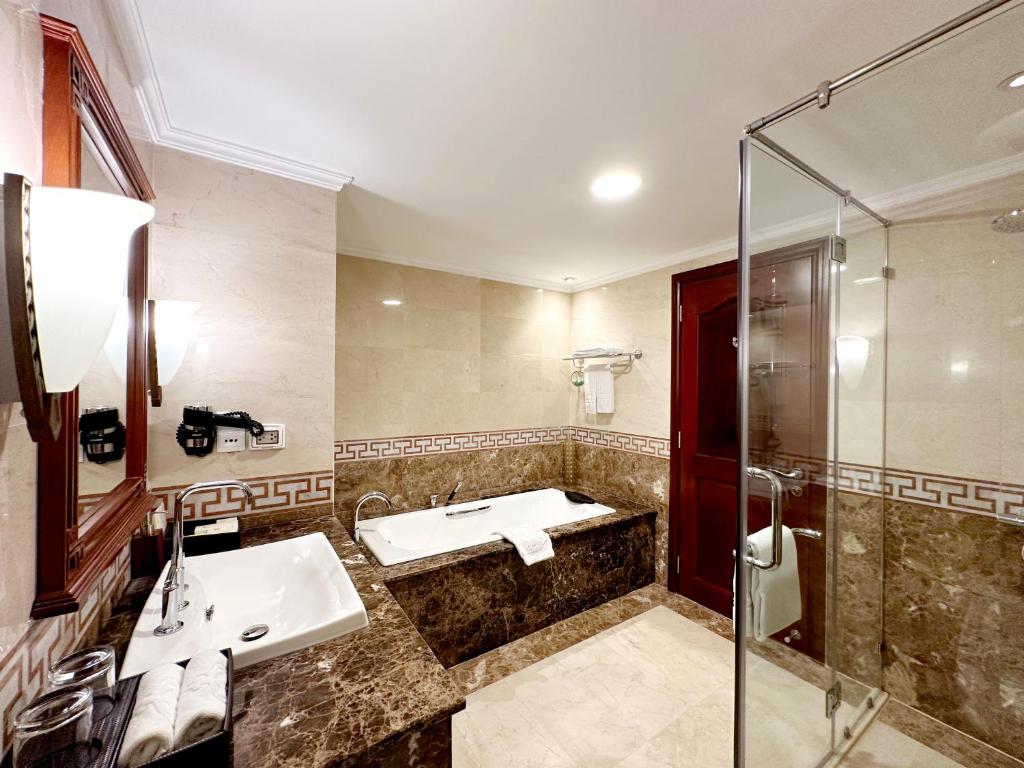  Rex Hotel Saigon 6 