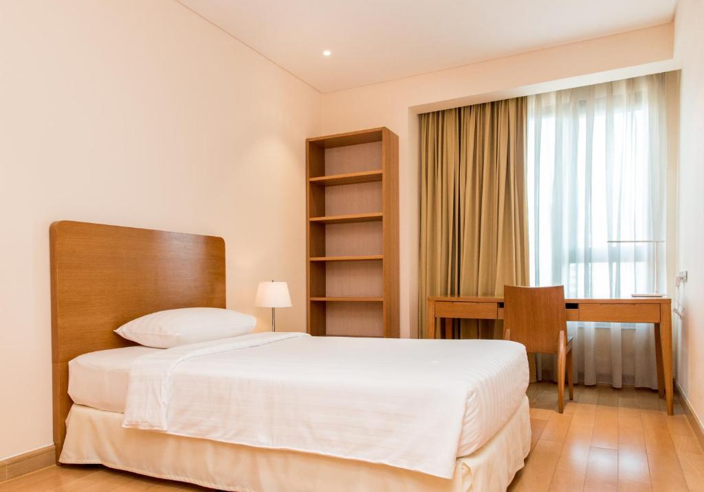  Executive Three-Bedroom Room with Balcony 4 