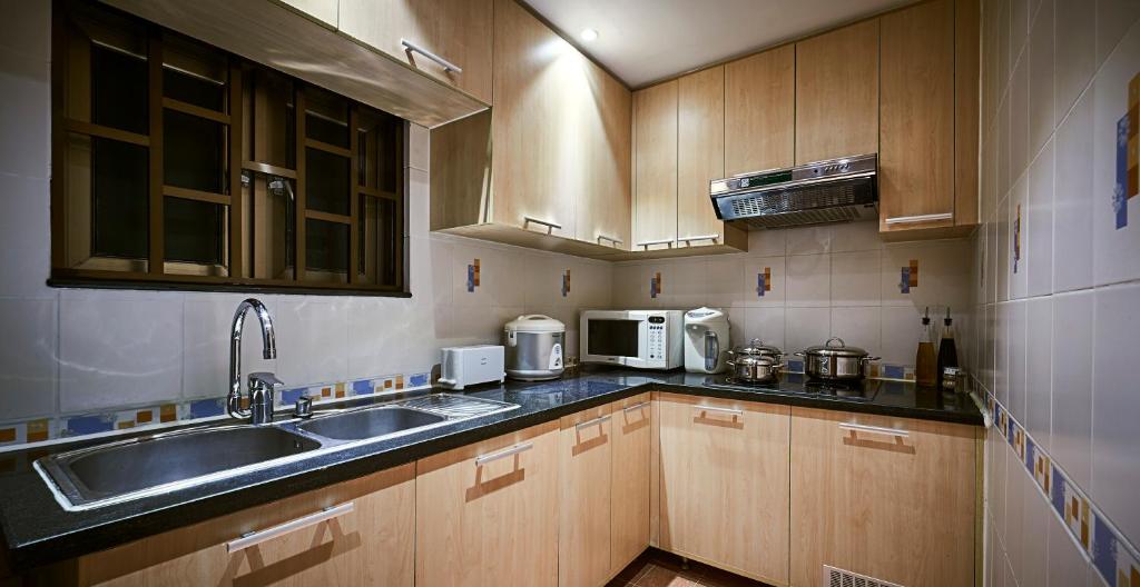  Executive Three-Bedroom Room with Balcony 7 
