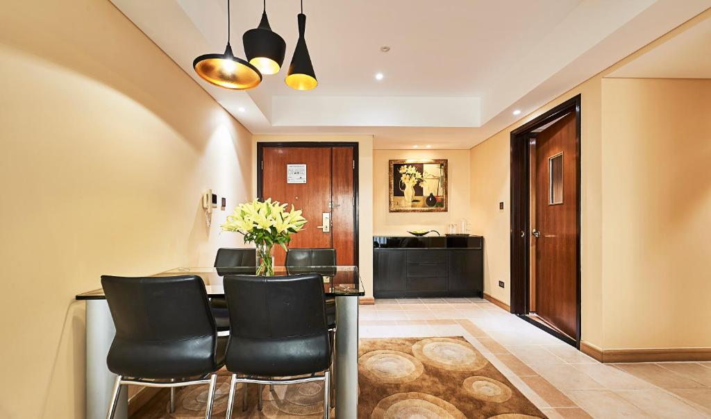  Premier Two-Bedroom Room with Balcony 5 
