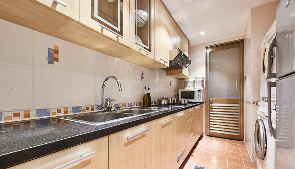  Premier Two-Bedroom Room with Balcony 6 
