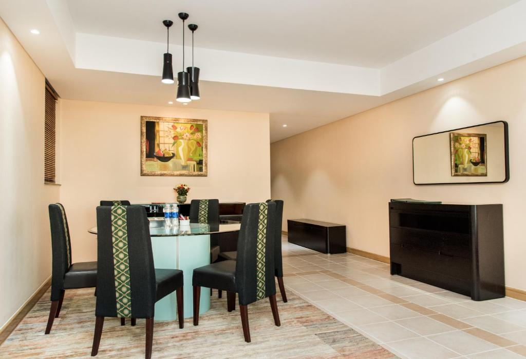  Premier Three-Bedroom Room with Balcony 3 