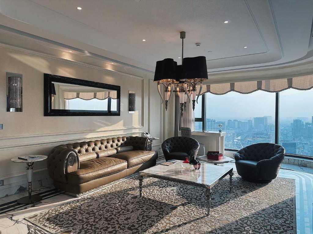  Designer Suite 18 