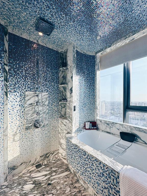  Junior Suite 11 