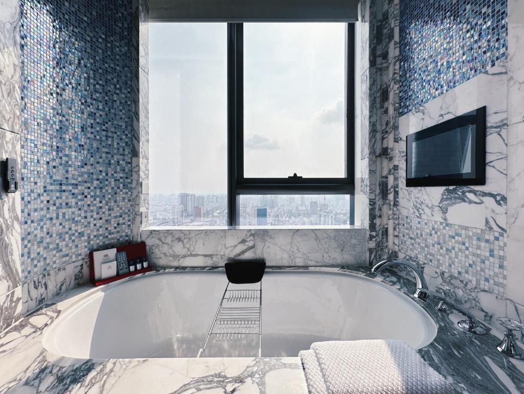  Junior Suite 12 