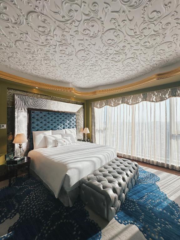  Junior Suite 7 