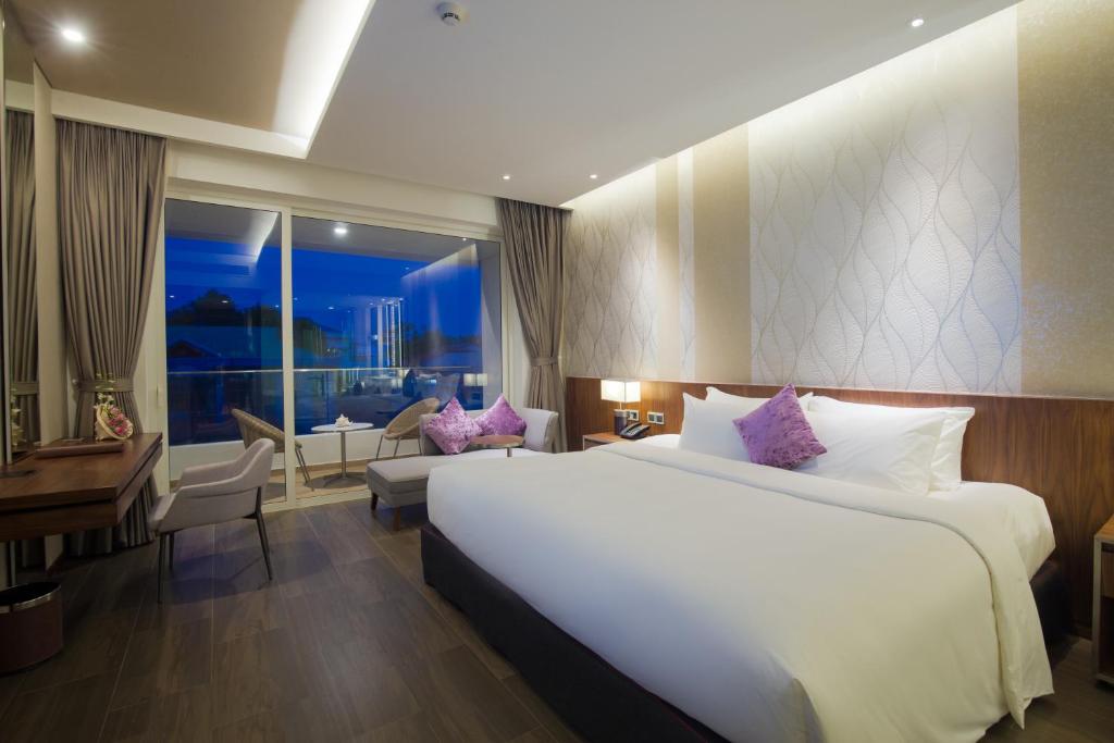 Classic City View Room