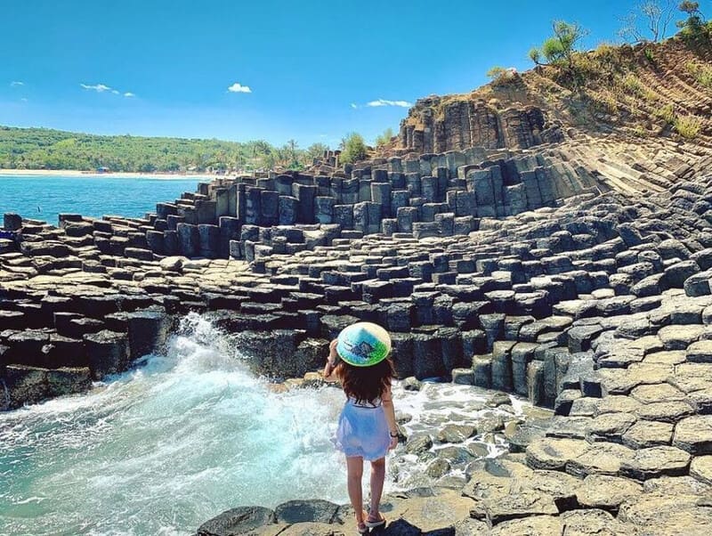 Phu Yen - Nha Trang Tour: Hon Nua | Ganh Da Dia | That Theater | Vinpearl Harbour